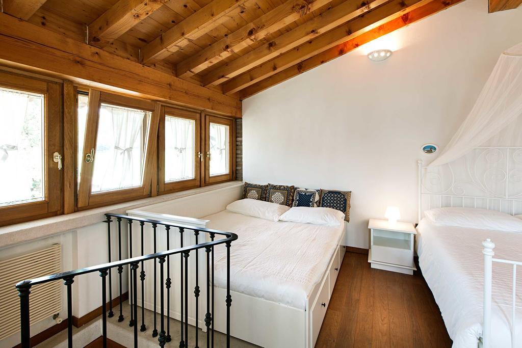 Antico Cascinale Lombardo Bed & Breakfast Lonato Bagian luar foto
