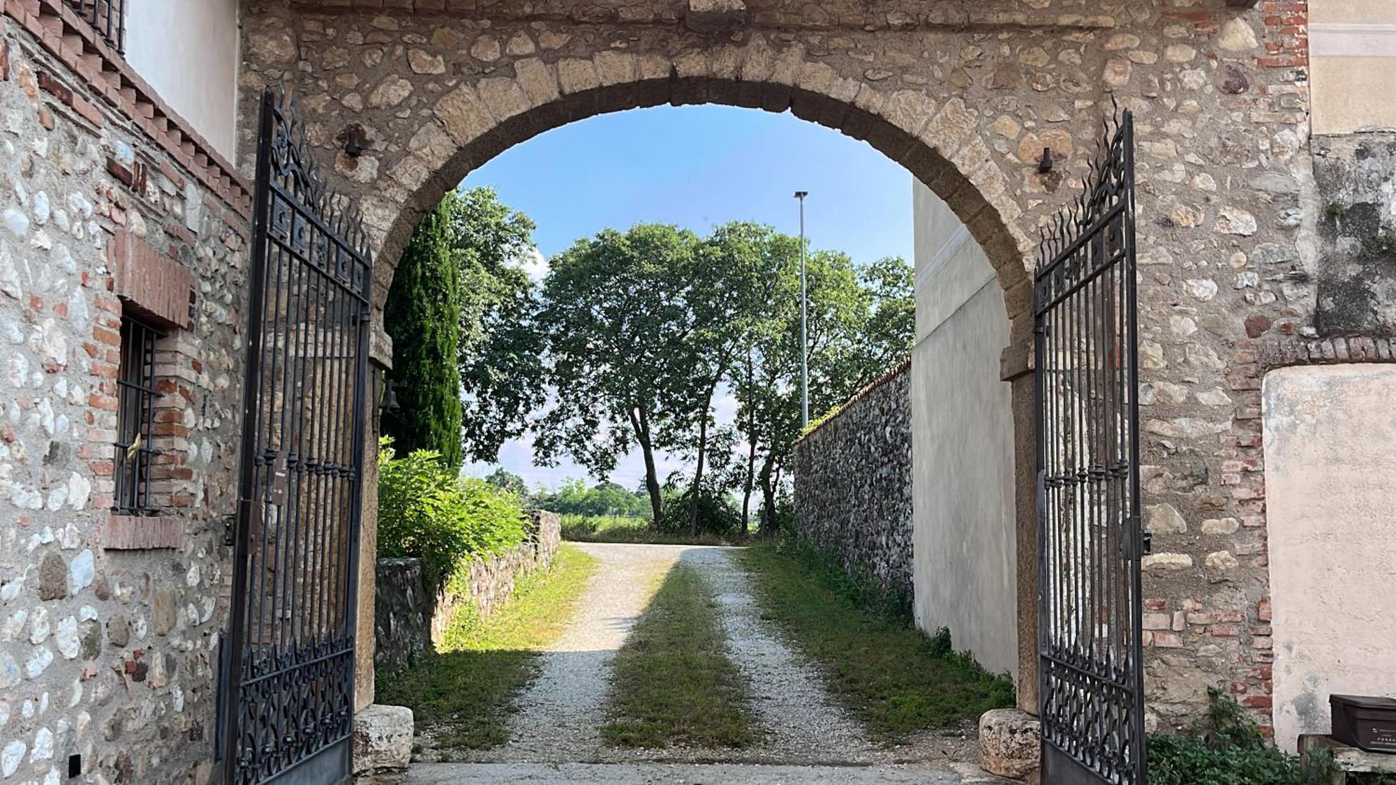 Antico Cascinale Lombardo Bed & Breakfast Lonato Bagian luar foto