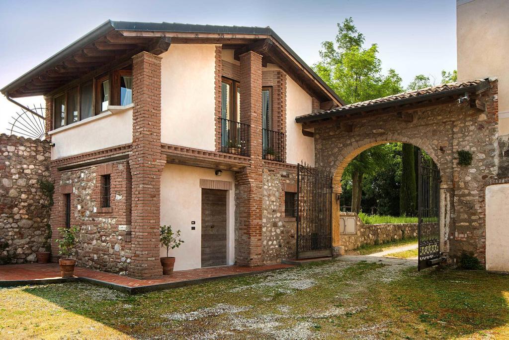 Antico Cascinale Lombardo Bed & Breakfast Lonato Ruang foto